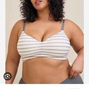 Torrid Wire Free Bra 42DD